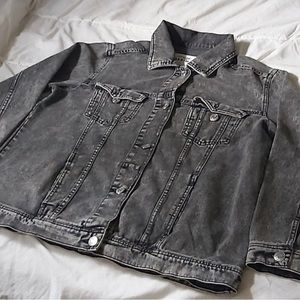 Size M black denim jacket